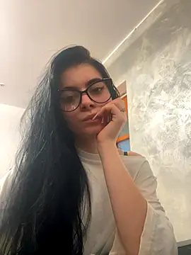 MissHerra2 online show from November 3, 2025, 2:51 pm