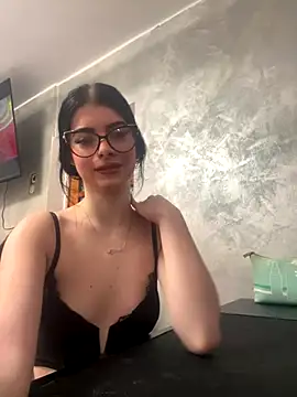 MissHerra2 online show from December 5, 2025, 8:23 am