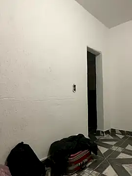 nfttluiza online show from December 4, 2025, 12:53 am