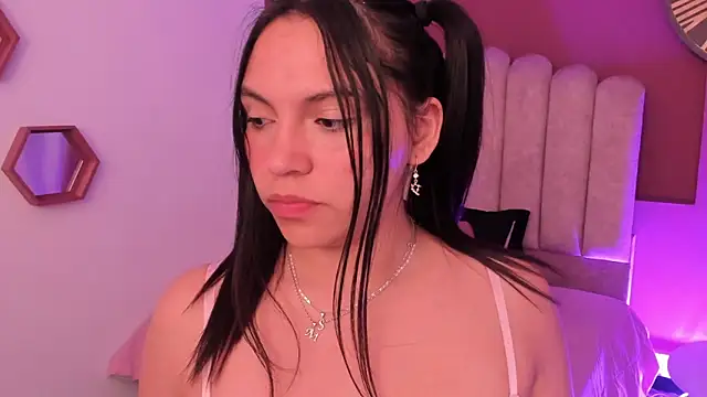 Ariana  clauss online show from November 27, 2025, 7:38 pm