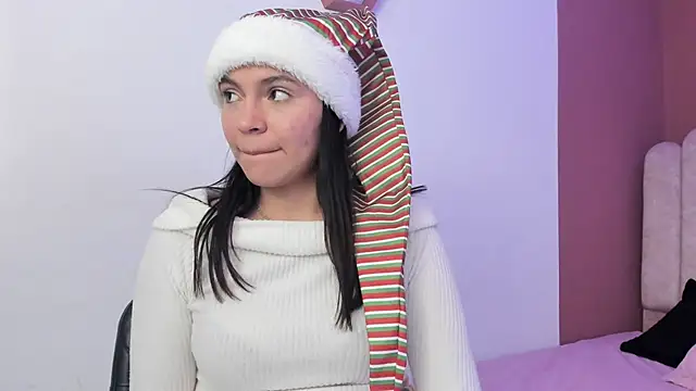 Ariana  clauss online show from November 28, 2025, 7:27 pm