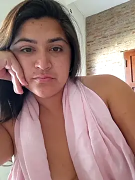 morenalatinaa online show from February 15, 2026, 1:09 pm