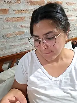 Snapshot of morenalatinaa chatting on April 16, 2026, 2:34 am morenalatinaa online show from April 16, 2026, 2:34 am