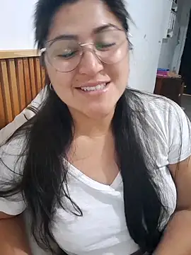 Snapshot of morenalatinaa chatting on April 27, 2026, 12:58 pm morenalatinaa online show from April 27, 2026, 12:58 pm