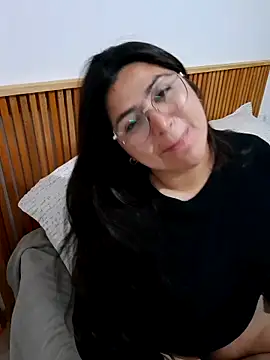 Snapshot of morenalatinaa chatting on May 4, 2026, 1:29 pm morenalatinaa online show from May 4, 2026, 1:29 pm