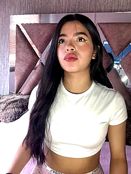 Snapshot of LunaMoore_Pink chatting on October 17, 2025, 1:57 pm LunaMoore Pink online show from October 17, 2025, 1:57 pm