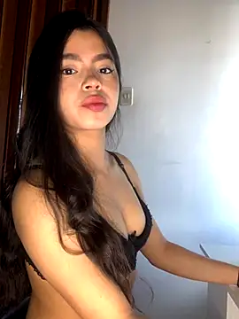 Snapshot of LunaMoore_Pink chatting on October 18, 2025, 1:23 pm LunaMoore Pink online show from October 18, 2025, 1:23 pm