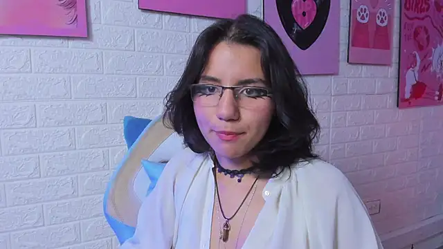 HollyPeach online show from November 13, 2025, 7:51 am