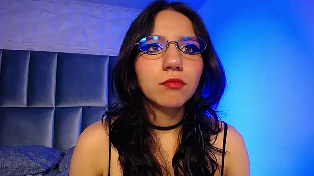 HollyPeach online show from March 16, 2026, 7:40 pm