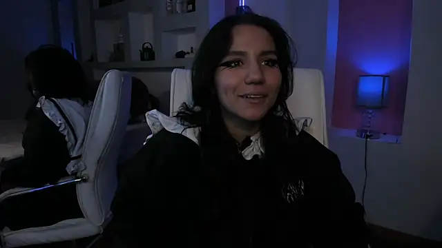 HollyPeach online show from April 2, 2026, 1:09 pm