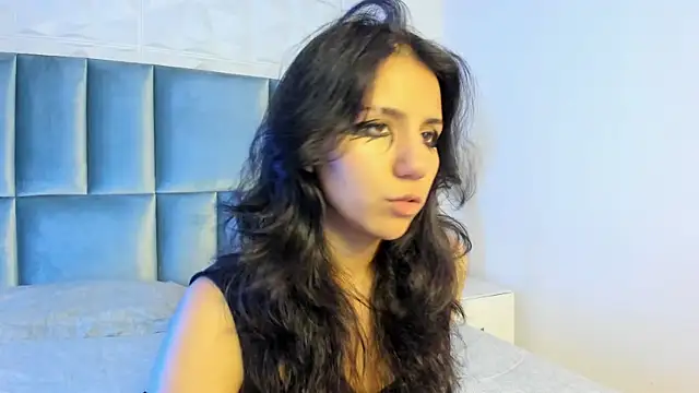 Snapshot of HollyPeach chatting on May 11, 2026, 7:55 pm HollyPeach online show from May 11, 2026, 7:55 pm