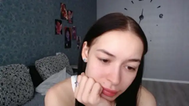 Daphne Darkthorn online show from November 5, 2025, 12:27 pm