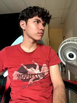 Im Camii online show from November 23, 2025, 5:24 pm