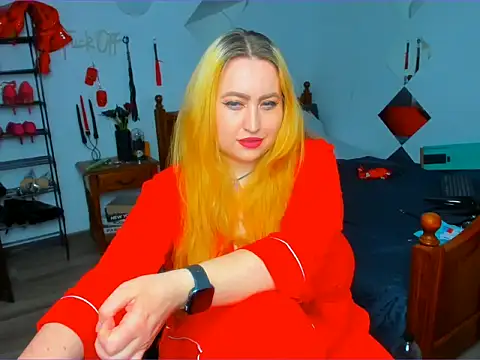 Snapshot of TheNaughtyGF chatting on April 6, 2026, 10:33 pm TheNaughtyGF online show from April 6, 2026, 10:33 pm