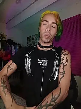 Snapshot of saenzjhonny chatting on October 11, 2025, 4:12 am saenzjhonny online show from October 11, 2025, 4:12 am