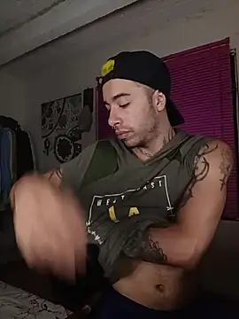 Snapshot of saenzjhonny chatting on October 13, 2025, 8:25 am saenzjhonny online show from October 13, 2025, 8:25 am