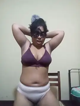 Expose Queen online show from February 19, 2026, 5:09 pm