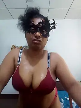 Expose Queen online show from April 10, 2026, 5:45 am