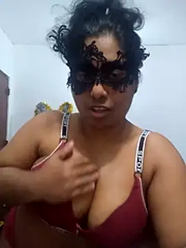 Expose Queen online show from May 13, 2026, 4:37 pm