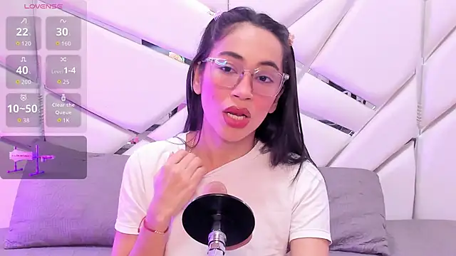 GabbiePrice online show from May 18, 2026, 1:28 pm