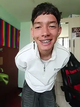 heyy noah11 online show from April 25, 2026, 6:05 pm