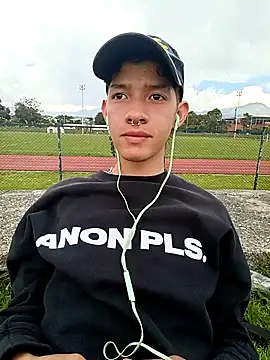 Snapshot of heyy_noah11 chatting on May 3, 2026, 8:48 pm heyy noah11 online show from May 3, 2026, 8:48 pm
