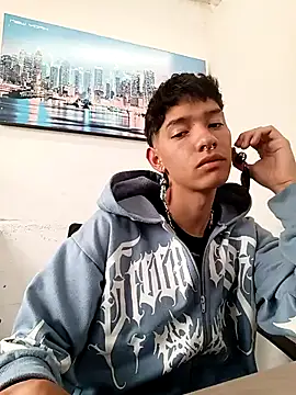 Snapshot of heyy_noah11 chatting on May 7, 2026, 7:52 pm heyy noah11 online show from May 7, 2026, 7:52 pm