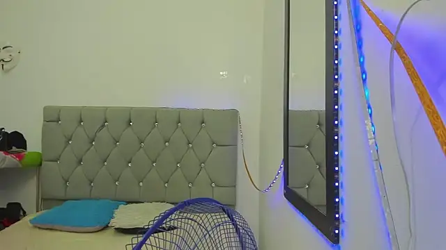 Sofi And Santy online show from November 28, 2025, 1:08 am