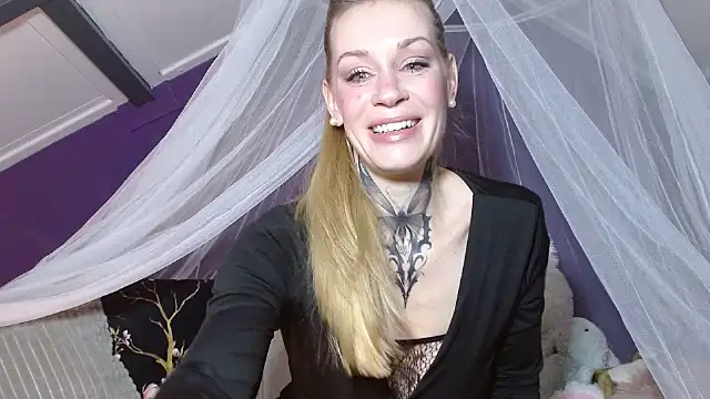 MistyCristy online show from October 18, 2025, 8:53 pm