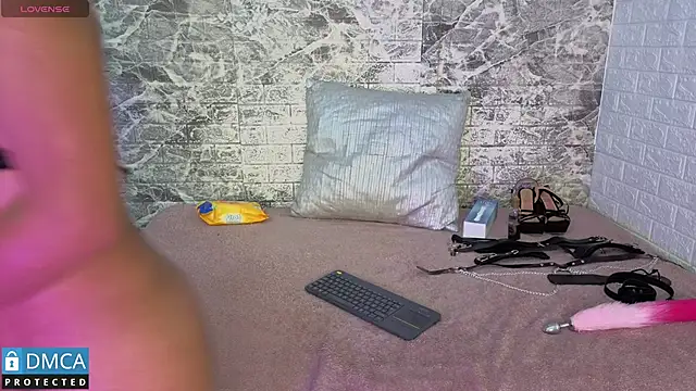 taylorexotic online show from November 12, 2025, 3:07 am