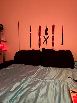 MiniMonroe online show from November 26, 2025, 11:55 am