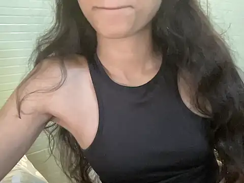 youngriri2 online show from November 10, 2025, 8:57 am