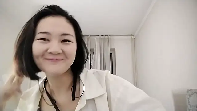 Lyndasilk online show from November 23, 2025, 3:23 pm