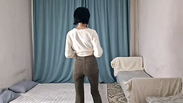 Lyndasilk online show from March 31, 2026, 4:18 pm