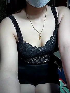 LeanaLy online show from October 17, 2025, 12:30 pm