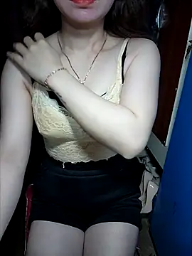 LeanaLy online show from November 11, 2025, 1:49 am