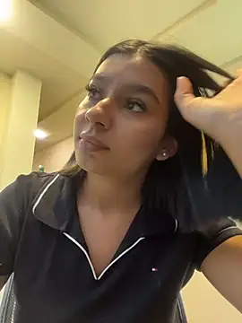 AlyssaRay online show from May 20, 2026, 4:24 pm