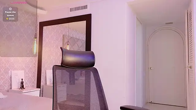 CARO ADAMS1 online show from February 11, 2026, 11:04 am