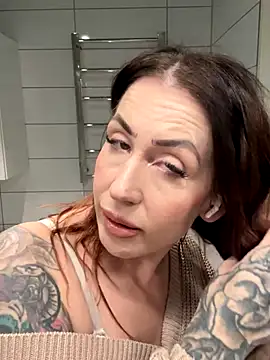 Lindsey feet online show from October 28, 2025, 12:30 pm