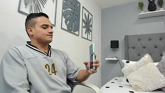 violeta and maxx online show from November 18, 2025, 11:37 pm