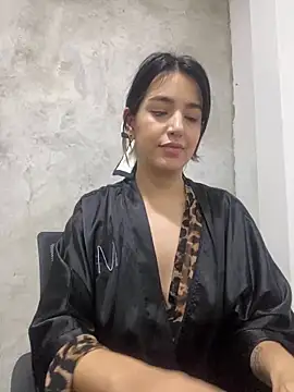 1evelinewood online show from March 12, 2025, 8:20 pm