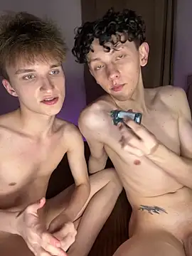 Snapshot of TwinksNextDoor chatting on February 28, 2026, 6:42 pm TwinksNextDoor online show from February 28, 2026, 6:42 pm