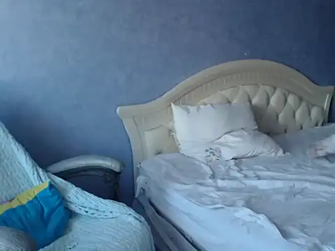 LuckyLisa23 online show from October 15, 2025, 9:42 am