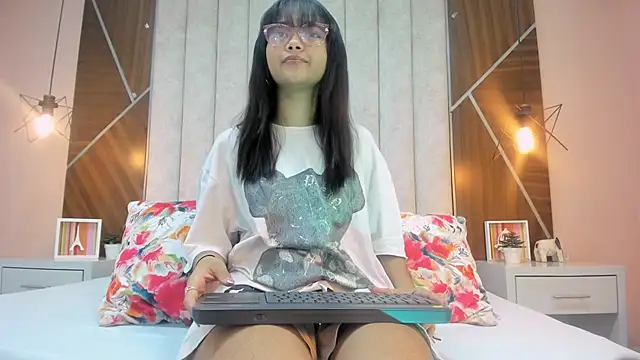 Mariana-Torres online show from November 14, 2025, 2:16 pm