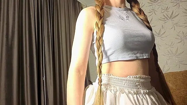 MissPompadure online show from October 21, 2025, 6:52 pm