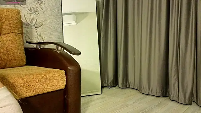 MissPompadure online show from April 12, 2026, 7:41 pm