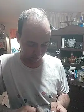 sacarlettareyo online show from April 13, 2026, 3:28 pm