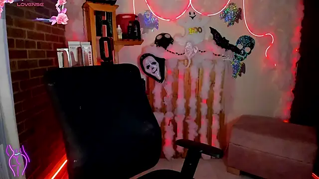 Lizz martins online show from October 24, 2025, 1:35 am