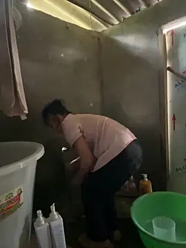 Linh-xxx online show from October 17, 2025, 6:27 am