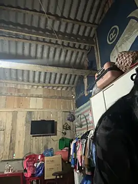 Linh-xxx online show from October 18, 2025, 11:16 pm